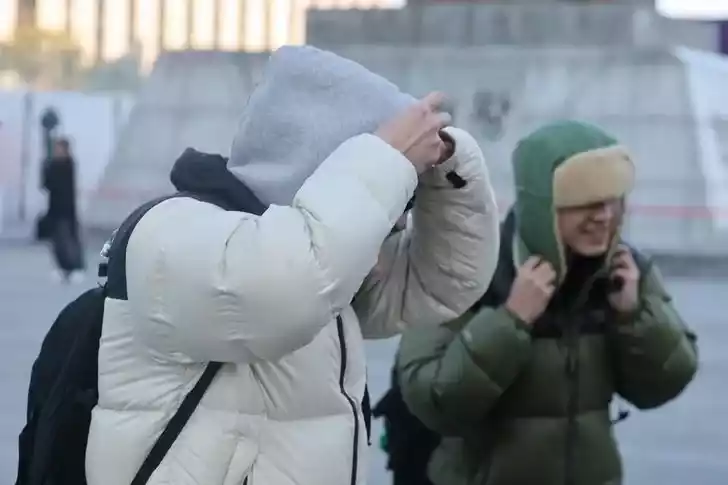 H&agrave;n Quốc hứng chịu đợt r&eacute;t đậm kỷ lục - Ảnh 1.