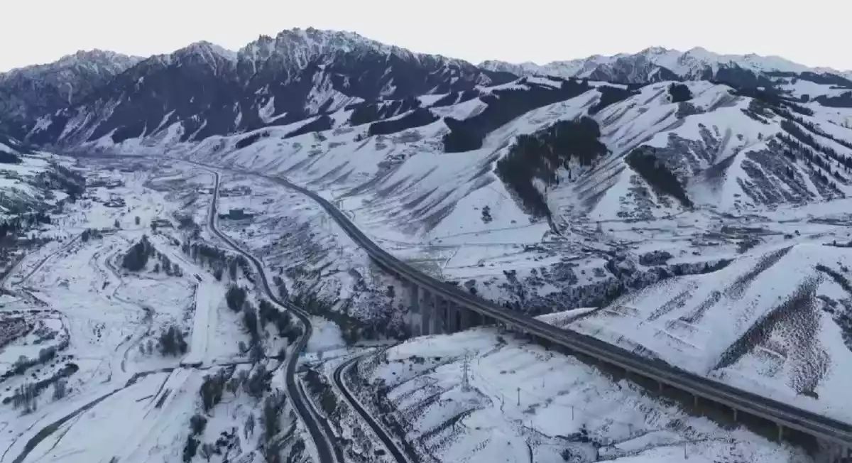 Trung Quốc th&ocirc;ng xe hầm đường bộ cao tốc d&agrave;i nhất thế giới- Ảnh 1.