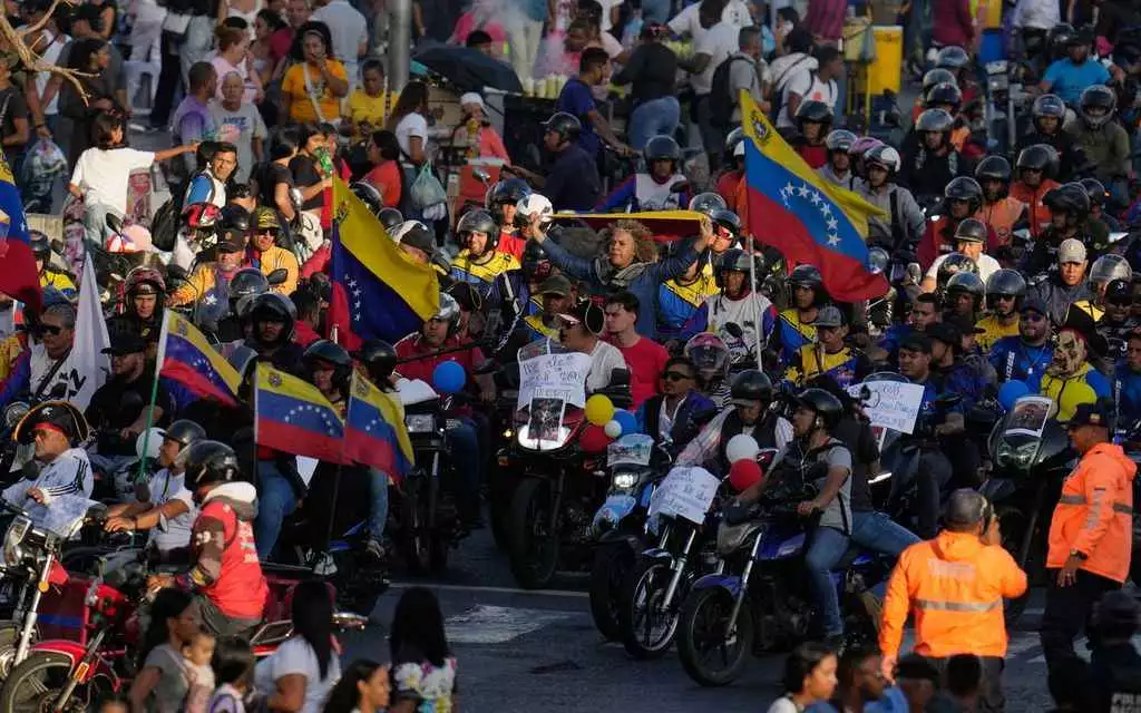 Bộ Ngoại giao Nga phủ nhận việc sơ t&aacute;n nh&acirc;n vi&ecirc;n đại sứ qu&aacute;n khỏi Venezuela  - Ảnh 1.