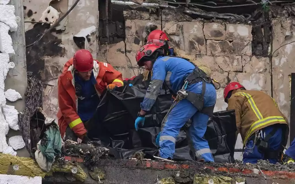 ロシアはキンジャール極超音速ミサイルを使って首都キエフへの大規模な空爆を開始した。