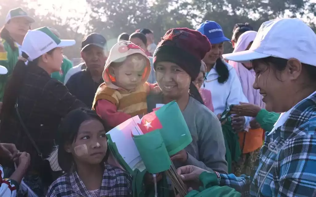 ミャンマー、ヤンゴンの夜間外出禁止令を解除、総選挙に備える。