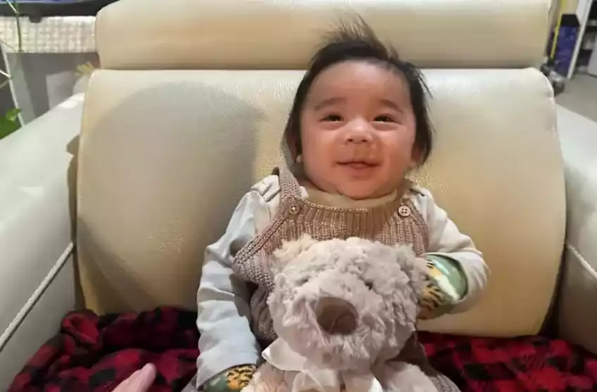 Em b&eacute; ch&agrave;o đời sau 41 tuần ph&aacute;t triển b&ecirc;n ngo&agrave;i tử cung của mẹ - Ảnh 2.