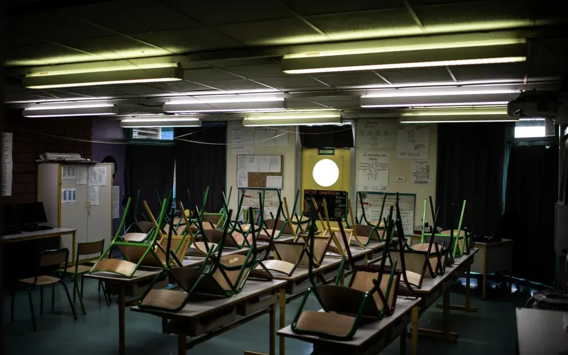 フランスでは出席率の低下により5,000校以上の学校が閉鎖された。