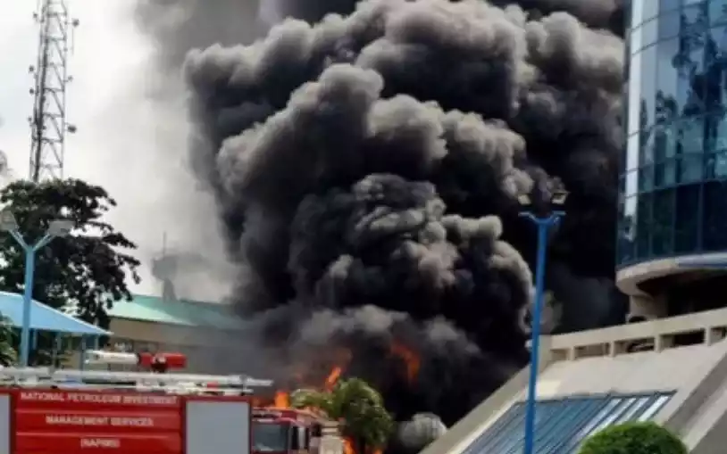 ナイジェリアのモスクで爆弾が爆発し、少なくとも7人が死亡。