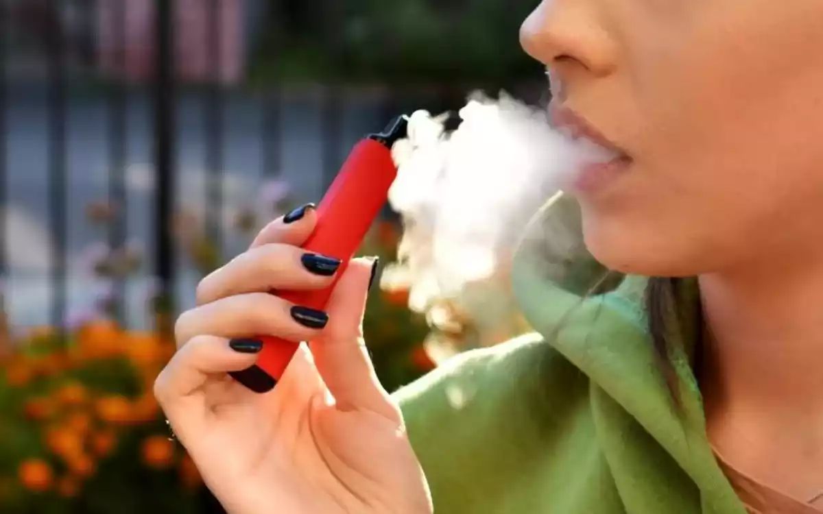 「キャンディのように甘い」電子タバコの依存性リスクについて警告。