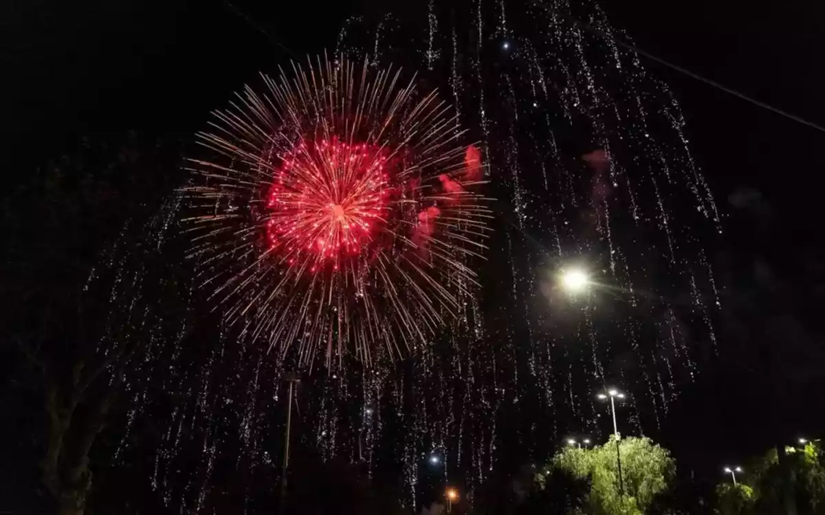 タイは新年の祝賀期間中の花火やスカイランタンの打ち上げに対する規制を強化した。