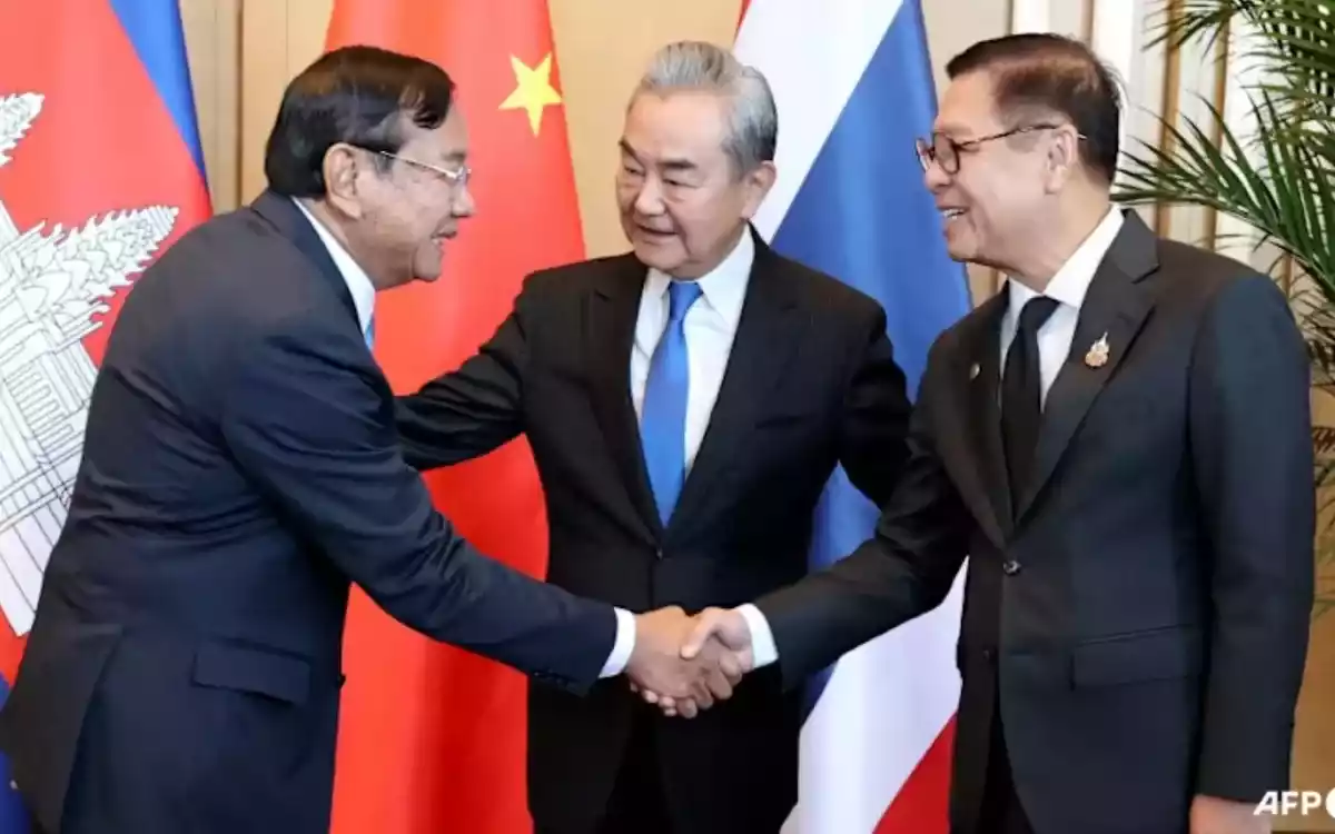 タイはカンボジアとの捕虜交換を一時延期した。