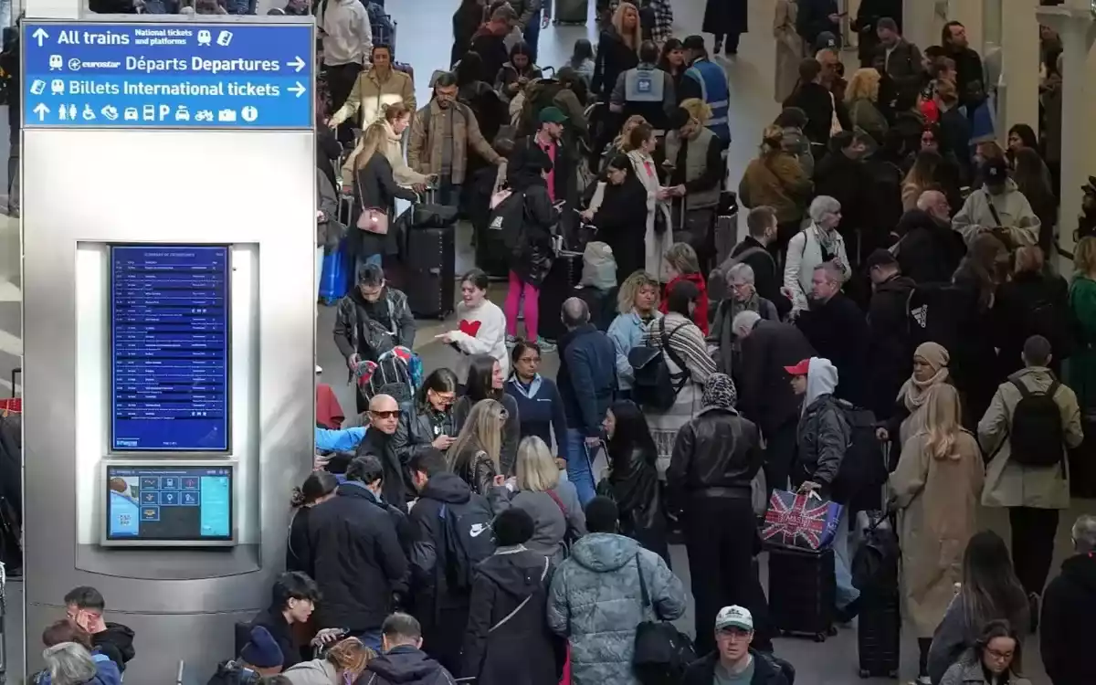 ユーロスター高速鉄道が運行中断を発表。