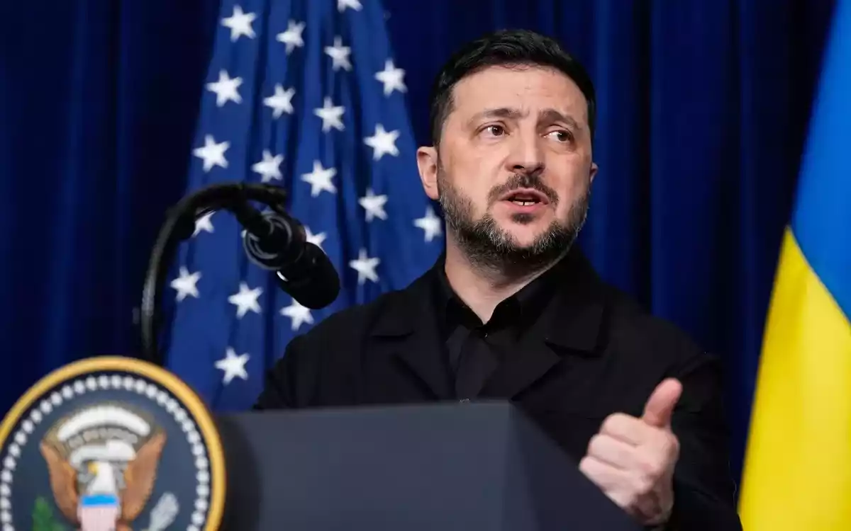 ゼレンスキー大統領は、ウクライナへの米軍派遣についてトランプ大統領と協議中であると発表した。