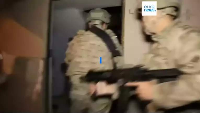 Thổ Nhĩ Kỳ truy qu&eacute;t to&agrave;n quốc, bắt giữ hơn 100 nghi phạm IS  - Ảnh 1.