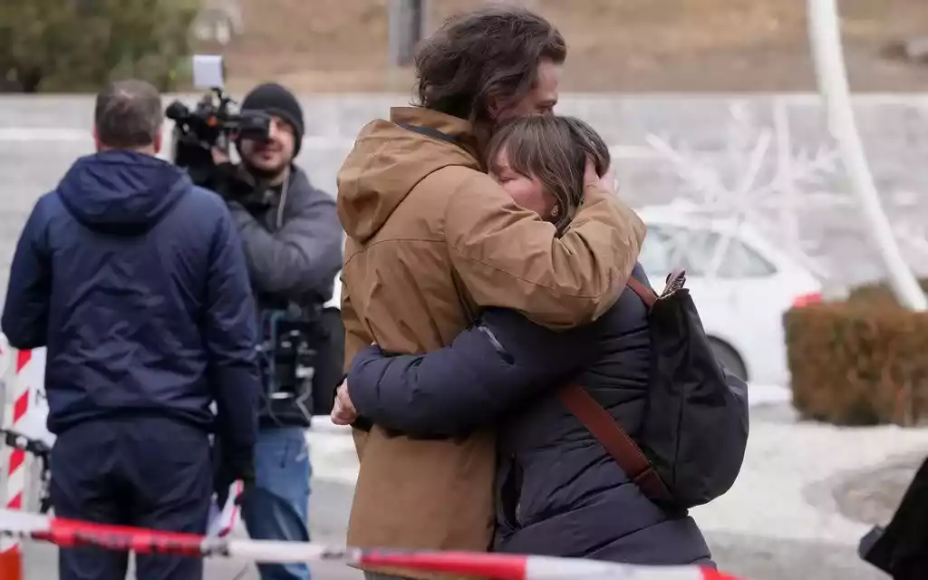 スイスはリゾートでの壊滅的な火災の原因を緊急に調査している。