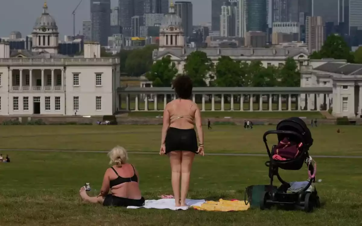 彼は、2025年が記録上最も暑く、最も晴天の多い年になると予測している。