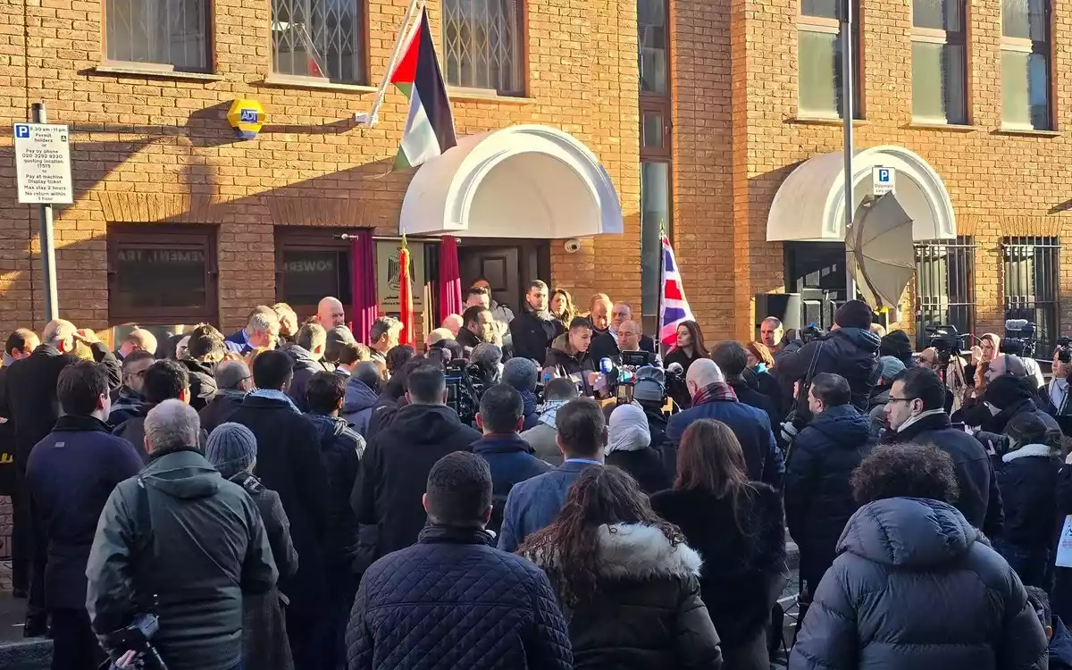 パレスチナがロンドンに大使館を開設。英国との関係における歴史的な転換点となる。