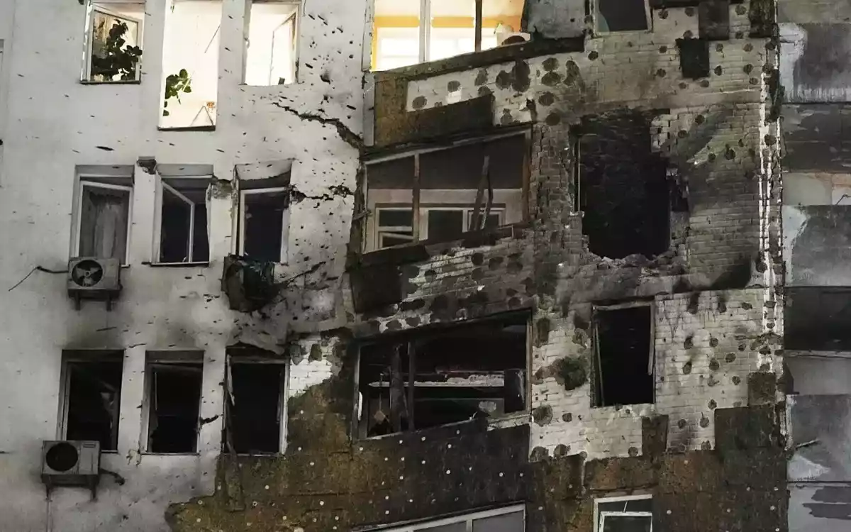 ロシアがNATO国境付近のウクライナに対しオレシュニク極超音速ミサイル攻撃を開始。