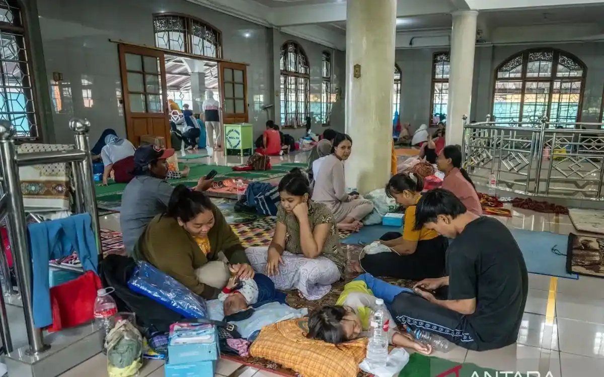 インドネシアの首都で大洪水が発生し、1,600人以上が避難を余儀なくされた。