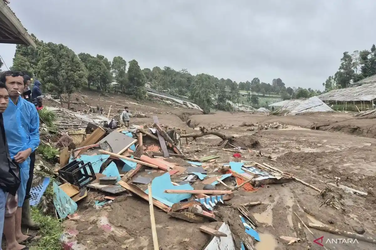 Lũ lụt nghi&ecirc;m trọng tại thủ đ&ocirc; của Indonesia, hơn 1.600 người phải sơ t&aacute;n- Ảnh 1.