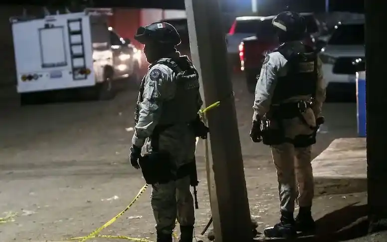 メキシコ中部のサッカースタジアムで銃撃事件が発生し、11人が死亡した。