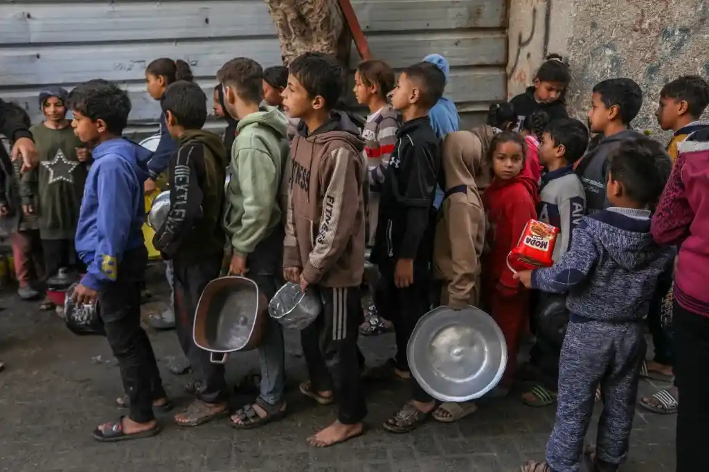 ガザでのイスラエルの砲撃により殺害された子供の数が増加している - 写真1。 Gia tăng số trẻ em thiệt mạng do trúng hỏa lực Israel tại Gaza- Ảnh 1.