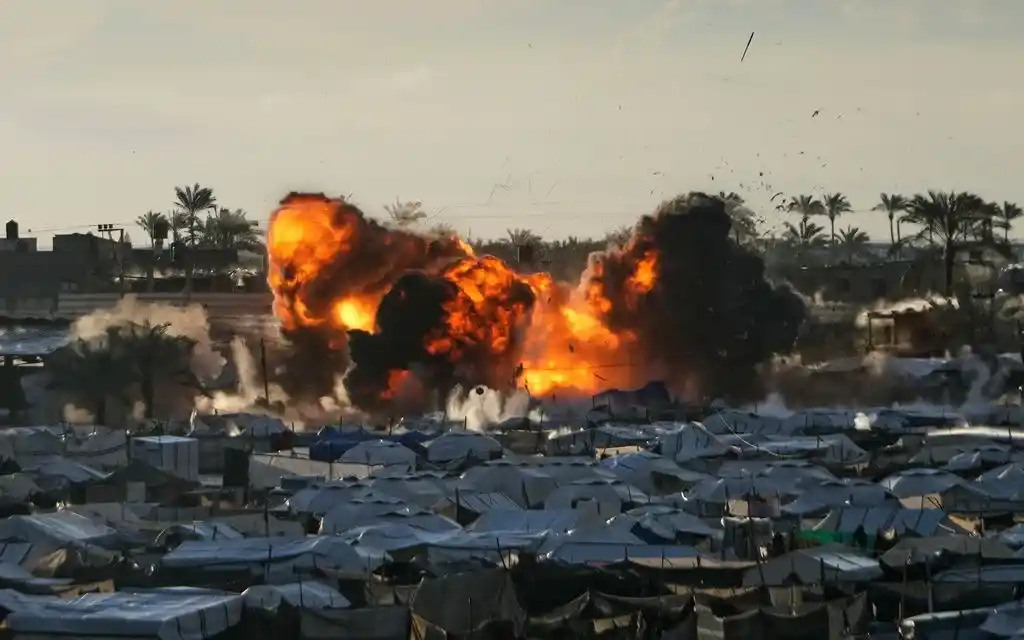 イスラエルはガザ地区の警察検問所2カ所を空爆し、6人を殺害した。