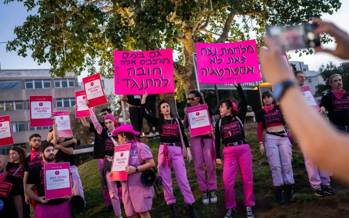 イスラエルでは数千人がイランとの戦争に抗議した。