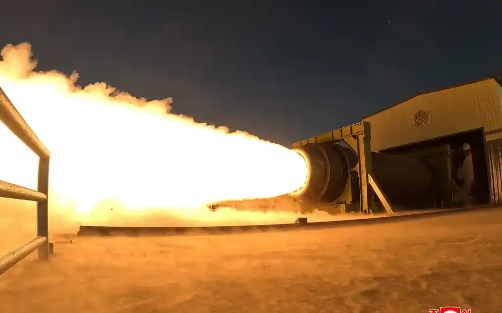 北朝鮮が米国本土を標的とするミサイルエンジンの実験を行った。